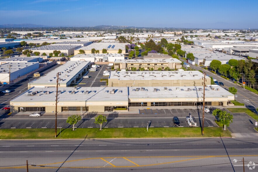 14606-14636 Carmenita Rd, Norwalk, CA à louer - Photo du bâtiment - Image 2 de 6