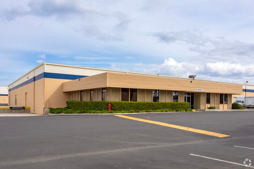 3131 S Willow Ave, Fresno, CA for lease - Building Photo - Image 2 of 4