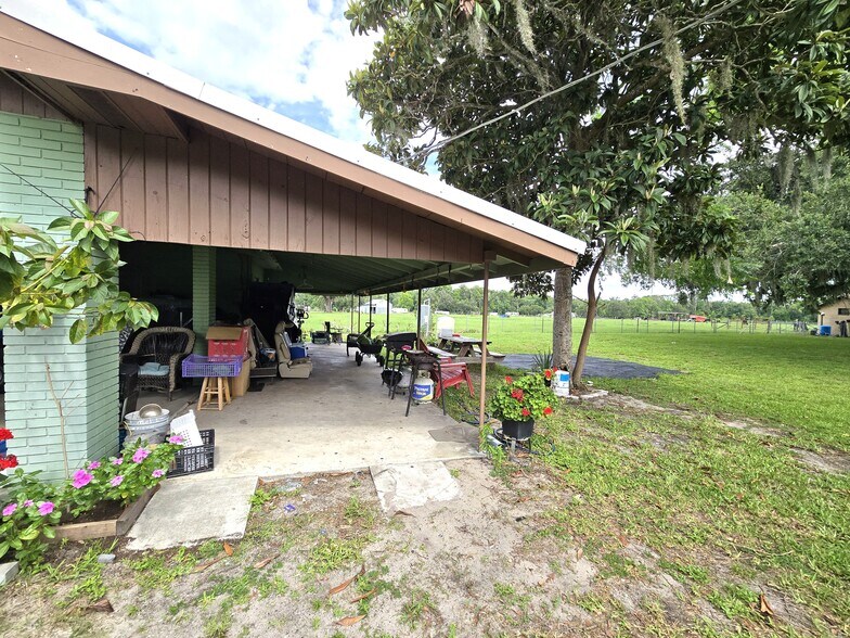 912 Pearl Mary Cir, Plant City, FL à vendre - Photo du bâtiment - Image 2 de 13