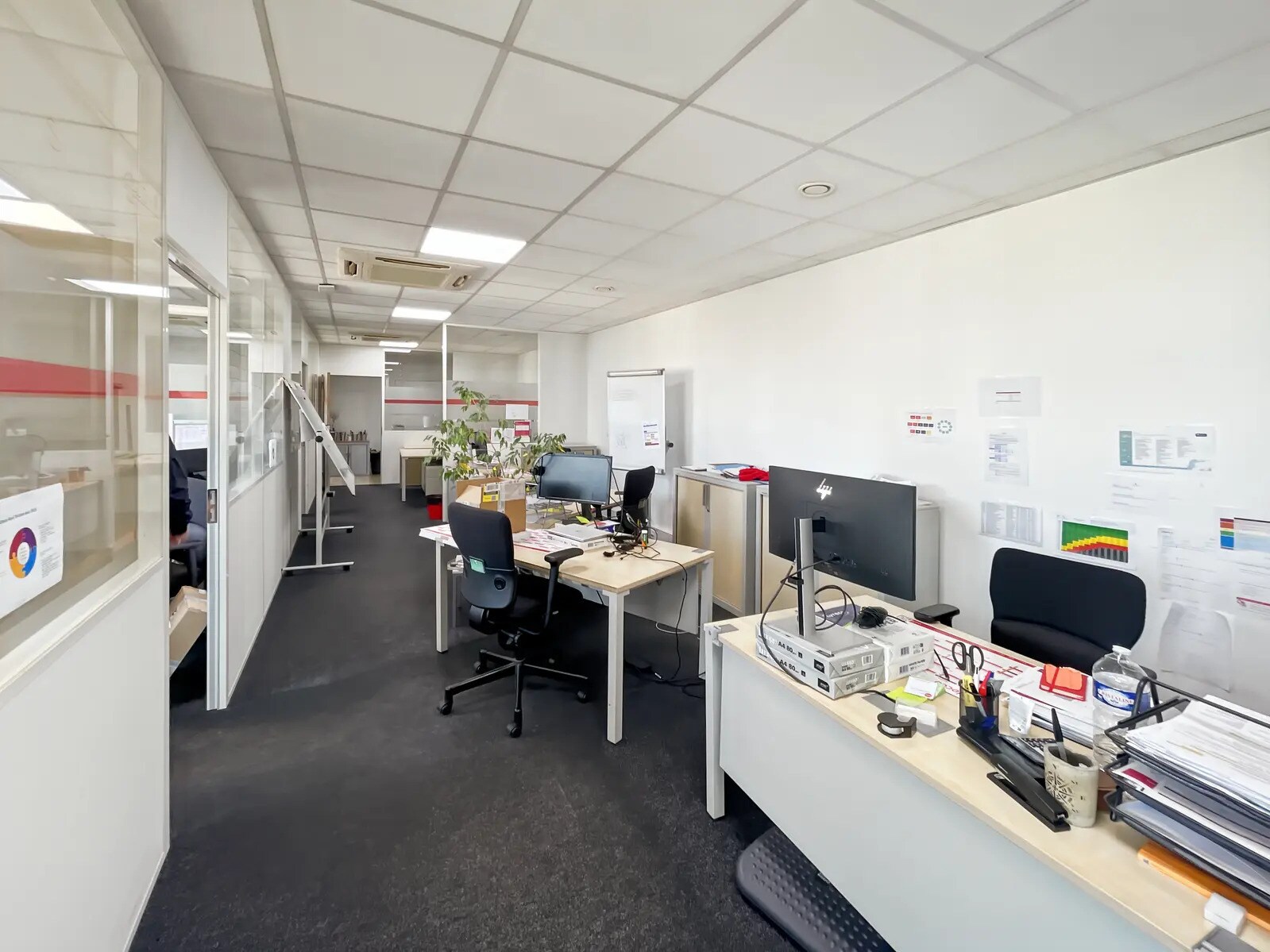 Office in Rueil-Malmaison for sale Interior Photo- Image 1 of 7