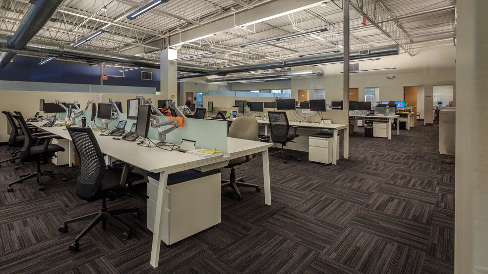 104 Windsor Center Dr, East Windsor, NJ for lease - Interior Photo - Image 3 of 8