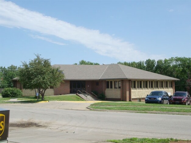 2900 SW Wanamaker Dr, Topeka, KS à vendre - Photo du bâtiment - Image 2 de 28
