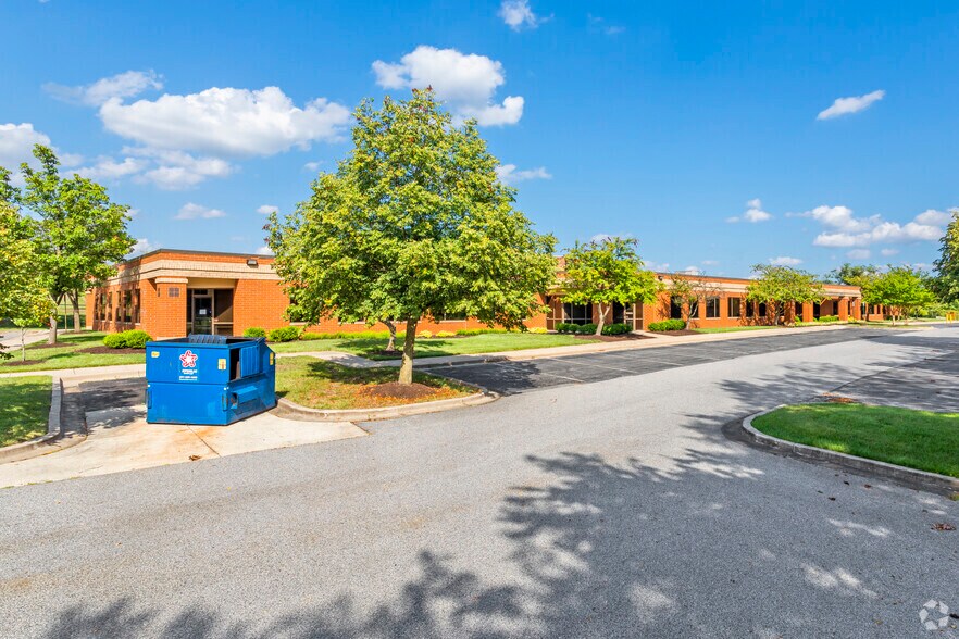 14750 Sweitzer Ln, Laurel, MD à vendre - Photo du bâtiment - Image 2 de 9