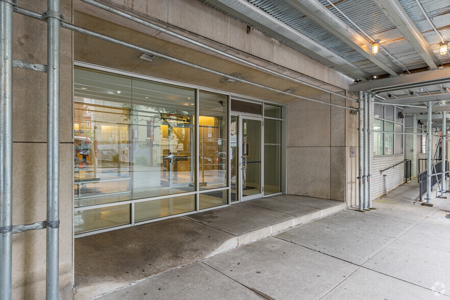 350 W 51st St, New York, NY for lease - Building Photo - Image 2 of 15