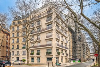 Plus de détails pour Multi-résidentiel à vendre