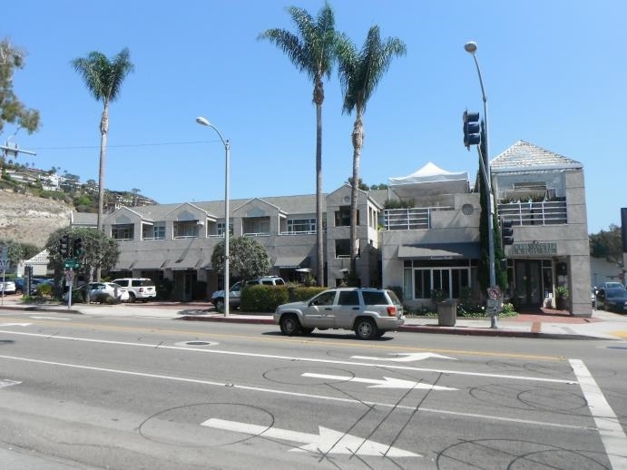 303 Broadway Ave, Laguna Beach, CA à louer - Photo du bâtiment - Image 2 de 4