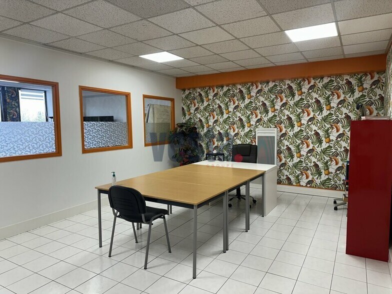 Bureau dans Champagne-au-Mont-d'Or à vendre - Photo du bâtiment - Image 3 de 7