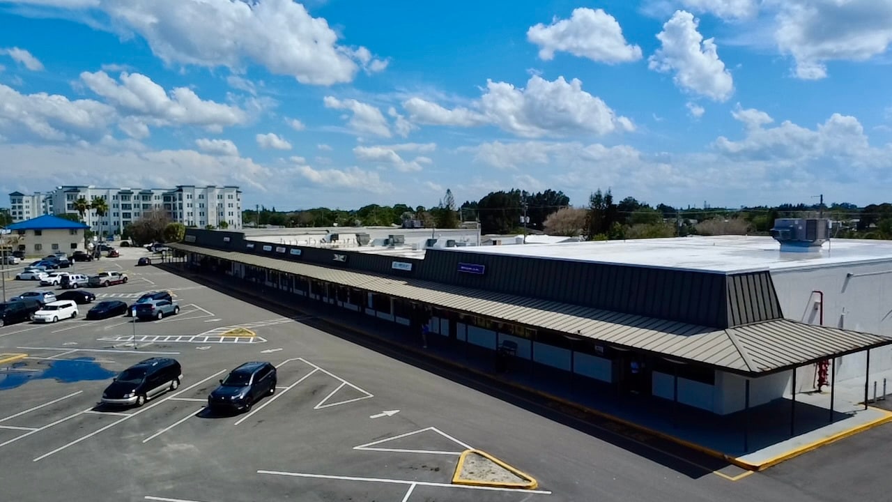 4500 NE Dixie Hwy, Palm Bay, FL à louer Photo du bâtiment- Image 1 de 5