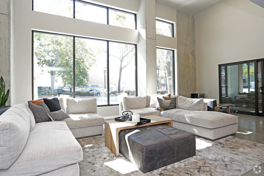 777 Broadway, Oakland, CA à louer - Photo intérieure - Image 2 de 24