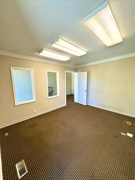 206-210 12th Ave Rd, Nampa, ID à louer - Photo du bâtiment - Image 3 de 45