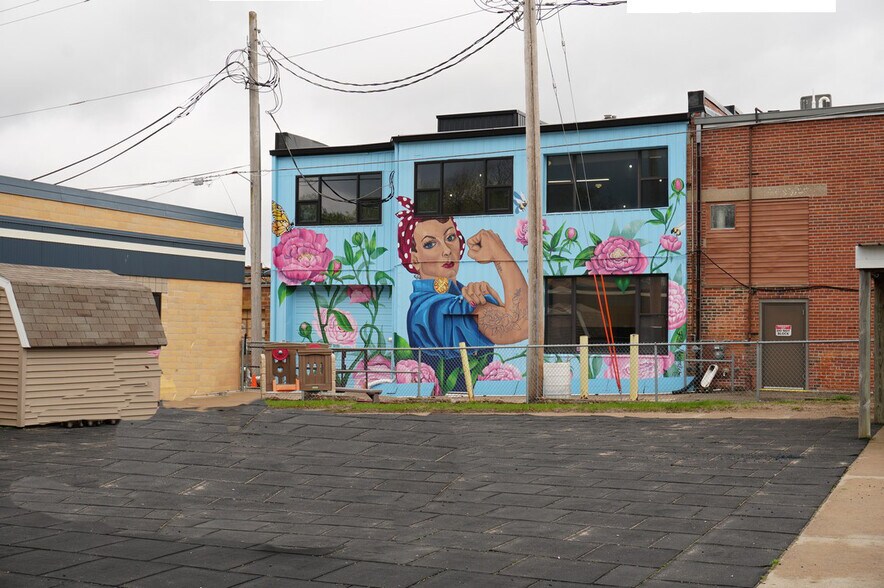 413 N Main St, Charles City, IA à vendre - Photo du bâtiment - Image 2 de 21