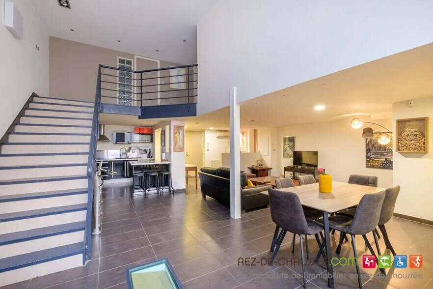 Office in Villeurbanne for sale - Interior Photo - Image 2 of 10