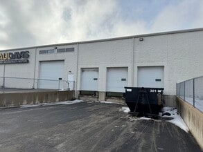 3210 N Zuehlke Dr, Appleton, WI for lease Interior Photo- Image 2 of 14