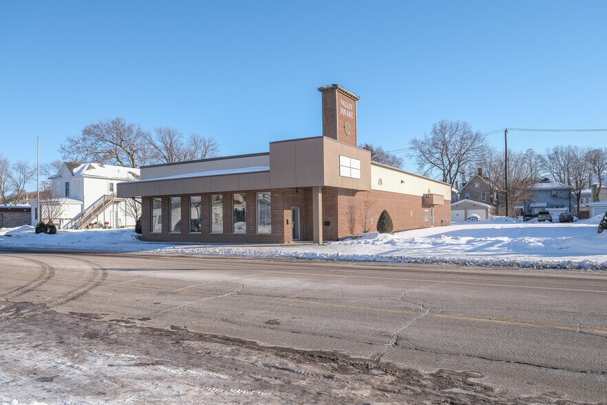 915 S Front St, Mankato, MN à vendre - Photo du bâtiment - Image 2 de 13