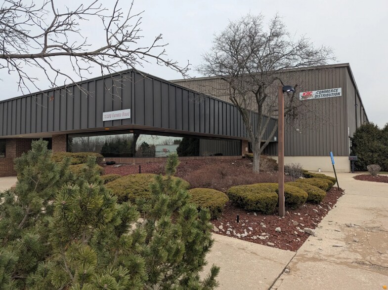 36300 Eureka Rd, Romulus, MI à louer - Photo du bâtiment - Image 2 de 13