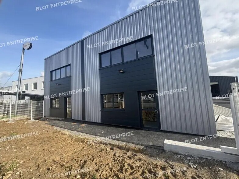 12 Rue De La Gironnière, Sainte-Luce-sur-Loire à louer - Photo du bâtiment - Image 2 de 5