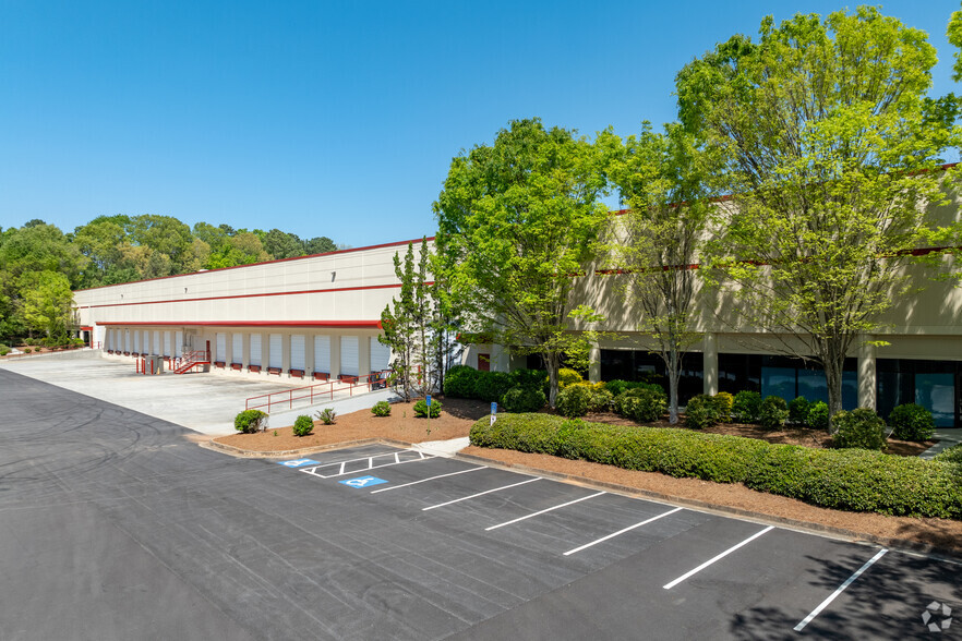 5080 N Royal Atlanta Dr, Tucker, GA for lease - Primary Photo - Image 1 of 4