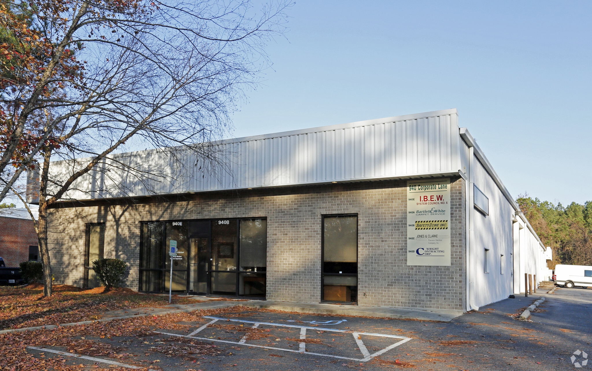 940 Corporate Ln, Chesapeake, VA for lease Primary Photo- Image 1 of 4