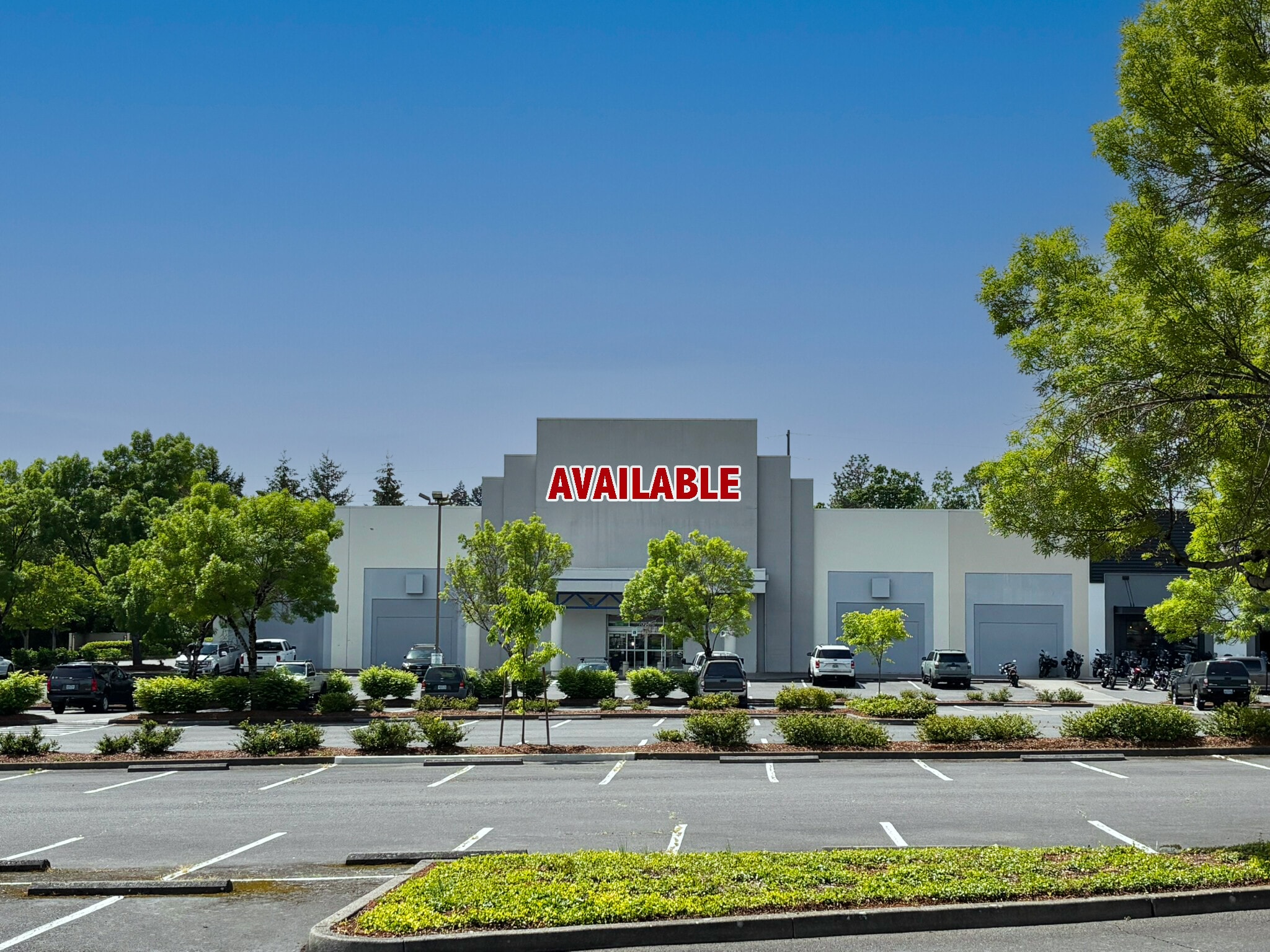 10329-10355 SW Cascade Blvd, Tigard, OR for lease Building Photo- Image 1 of 10