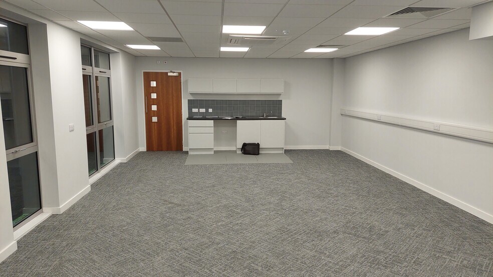 15 Brynhyfryd Rd, Port Talbot à louer - Photo du bâtiment - Image 3 de 4