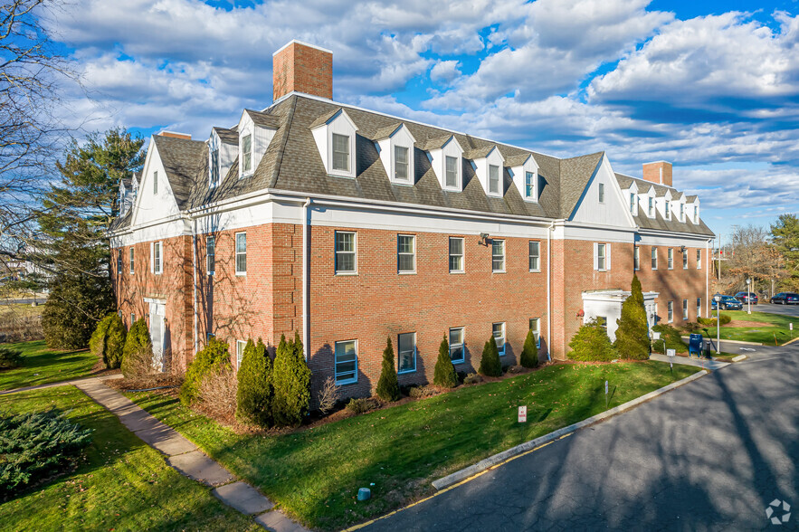 30 Jordan Ln, Wethersfield, CT à louer - Photo principale - Image 1 de 16