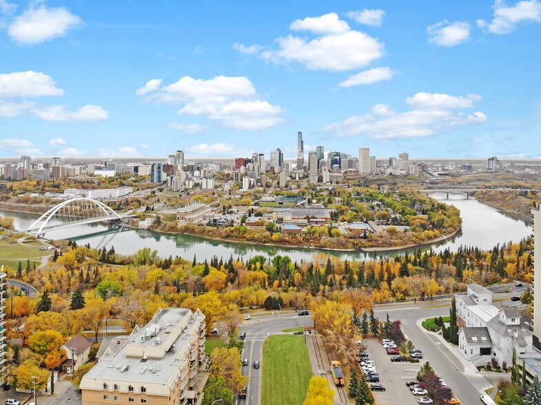 10171 Saskatchewan Dr, Edmonton, AB à louer - Photo du bâtiment - Image 2 de 20