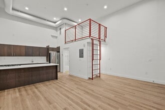 5617 Klump Ave, North Hollywood, CA for lease Interior Photo- Image 2 of 11