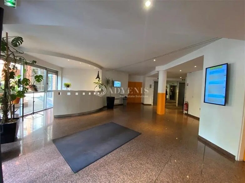 Office in Meudon for lease - Lobby - Image 2 of 6