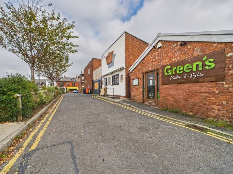 9 Church St, Poulton Le Fylde for lease - Building Photo - Image 2 of 3