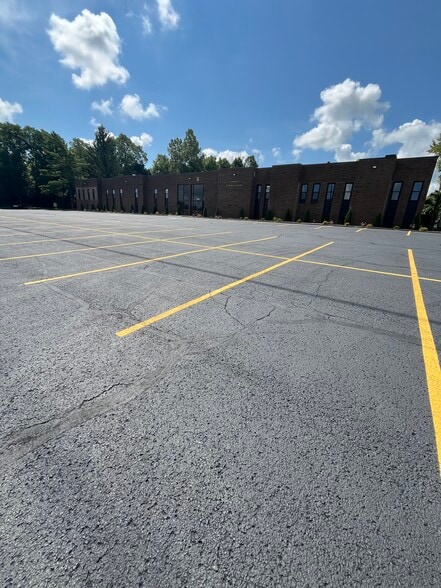 7505 Sussex Dr, Florence, KY for lease - Building Photo - Image 2 of 29