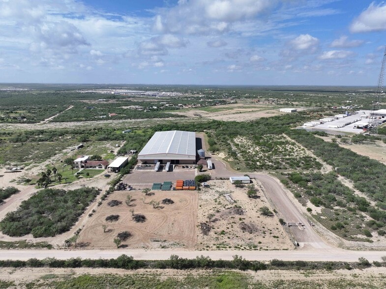 355 Webb Rd, Laredo, TX à louer - Photo du bâtiment - Image 3 de 5