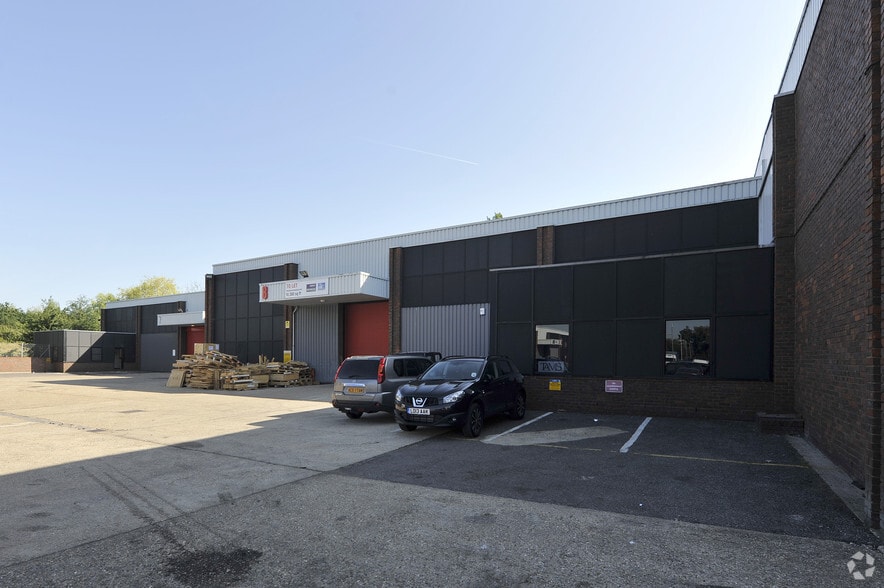 Saxon Way, West Drayton for lease - Primary Photo - Image 1 of 9