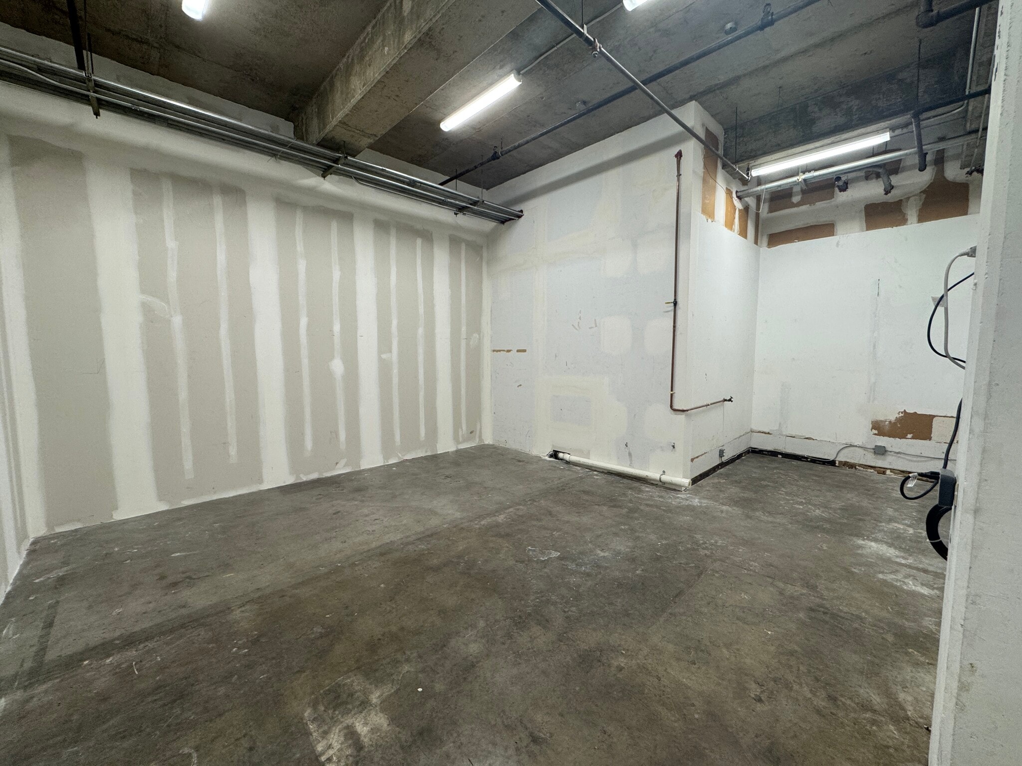 875 Waimanu St, Honolulu, HI for lease Interior Photo- Image 1 of 3