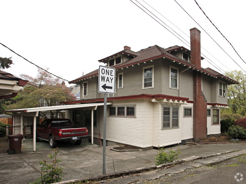 610 Jefferson St, Oregon City, OR à louer - Photo du bâtiment - Image 2 de 2