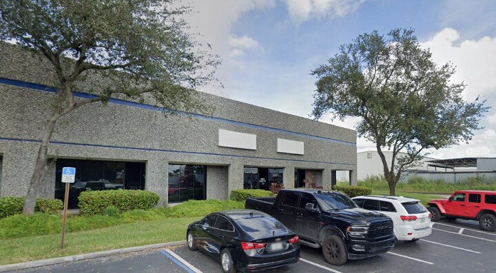 9955 NW 116th Way, Medley, FL à louer - Photo du bâtiment - Image 2 de 2