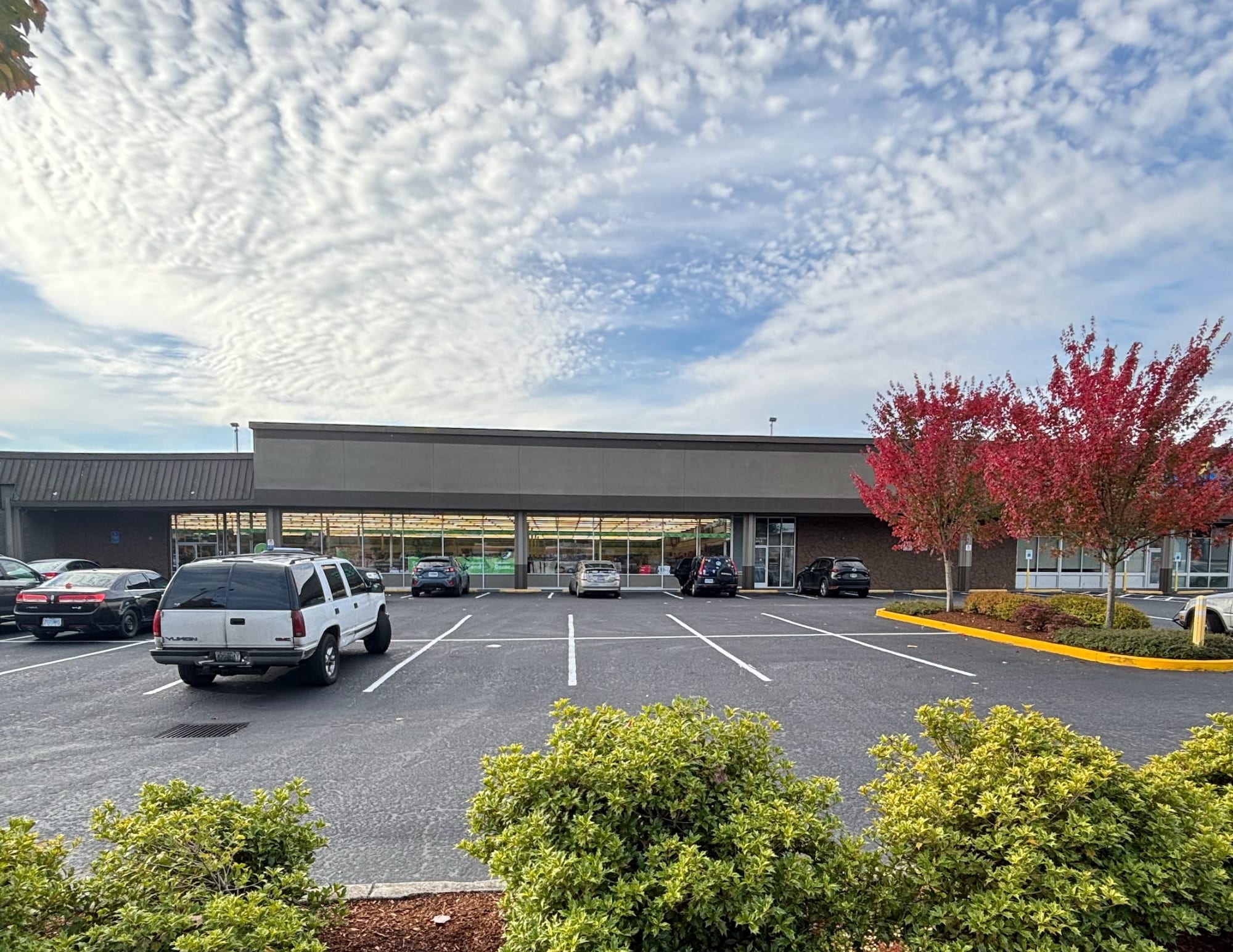 Foster Square portfolio of 2 properties for sale on LoopNet.ca Primary Photo- Image 1 of 10