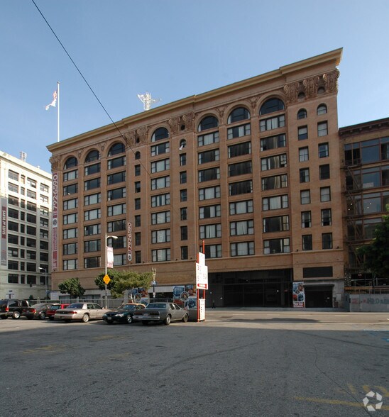 610 S Main St, Los Angeles, CA à louer - Photo du bâtiment - Image 2 de 60