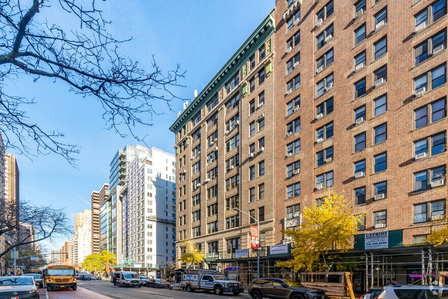 380 Second Ave, New York, NY à louer - Photo du bâtiment - Image 3 de 8