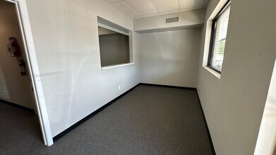 812 W Dallas St, Conroe, TX for lease Building Photo- Image 2 of 4