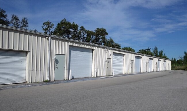 Plus de détails pour 8231 Bama Ln, West Palm Beach, FL - Industriel à louer
