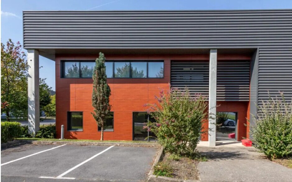 Bureau dans Gonesse à louer - Photo du bâtiment - Image 1 de 8