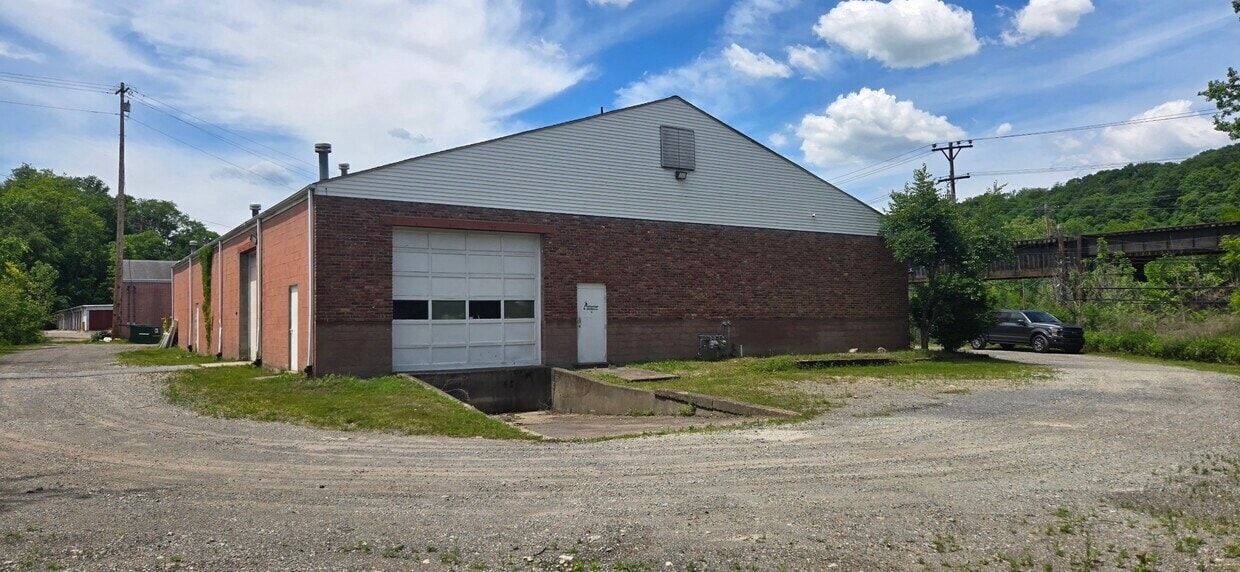 451 Millers Run Rd, Morgan, PA for lease Building Photo- Image 1 of 4