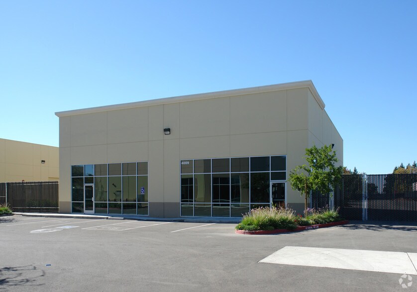 4009-4017 Vista Park Court portefeuille de 3 propriétés à vendre sur LoopNet.ca - Photo principale - Image 1 de 8