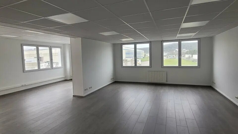Office in Le Grand-Quevilly for lease - Interior Photo - Image 2 of 6