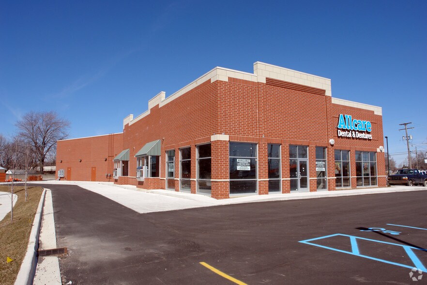 32901-32931 Gratiot Ave, Roseville, MI à louer - Photo du bâtiment - Image 3 de 7