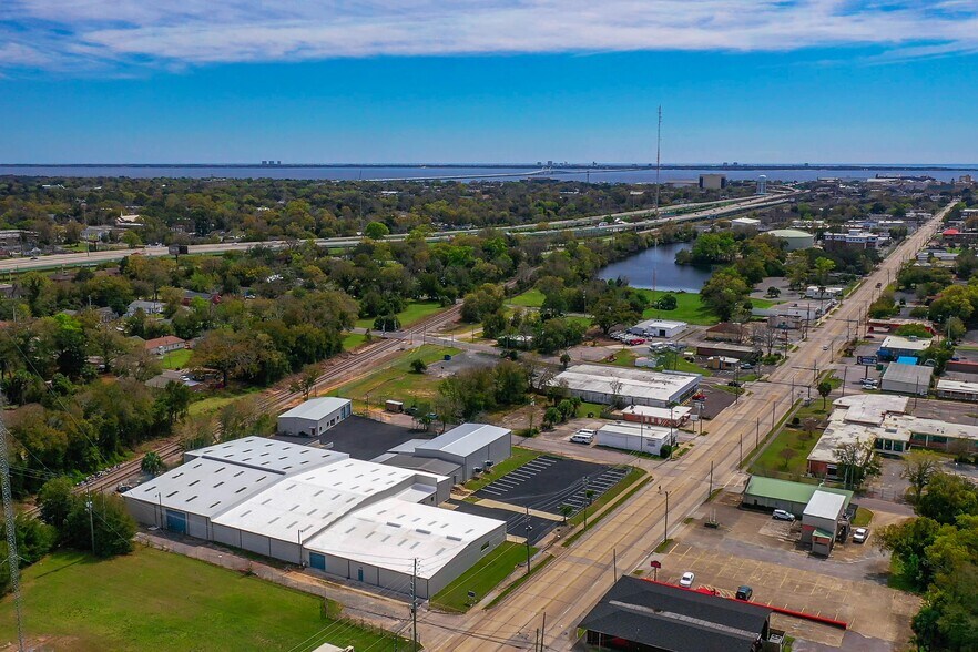 2370 N Palafox St, Pensacola, FL à louer - Photo du bâtiment - Image 3 de 11