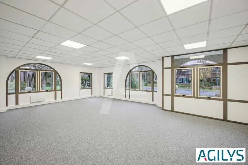 Office in Orsay for lease - Building Photo - Image 3 of 12