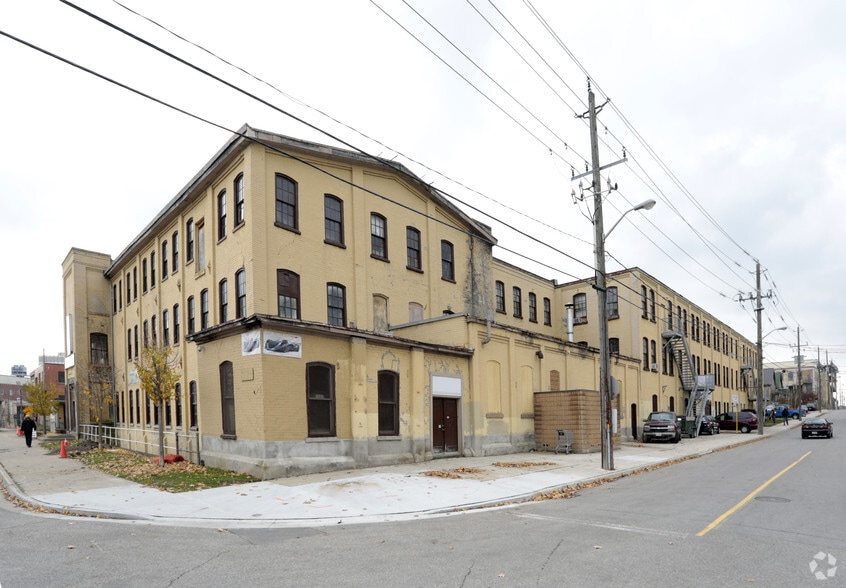 283 Duke St W, Kitchener, ON for lease - Primary Photo - Image 1 of 3