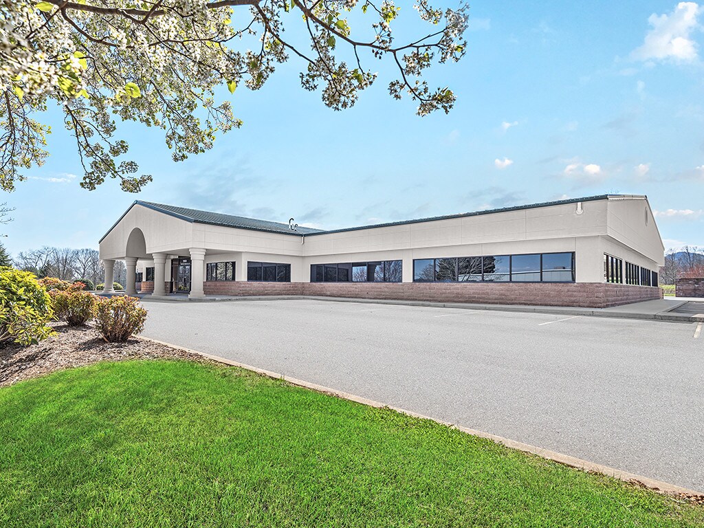 2 Trident Dr, Arden, NC for lease Primary Photo- Image 1 of 19