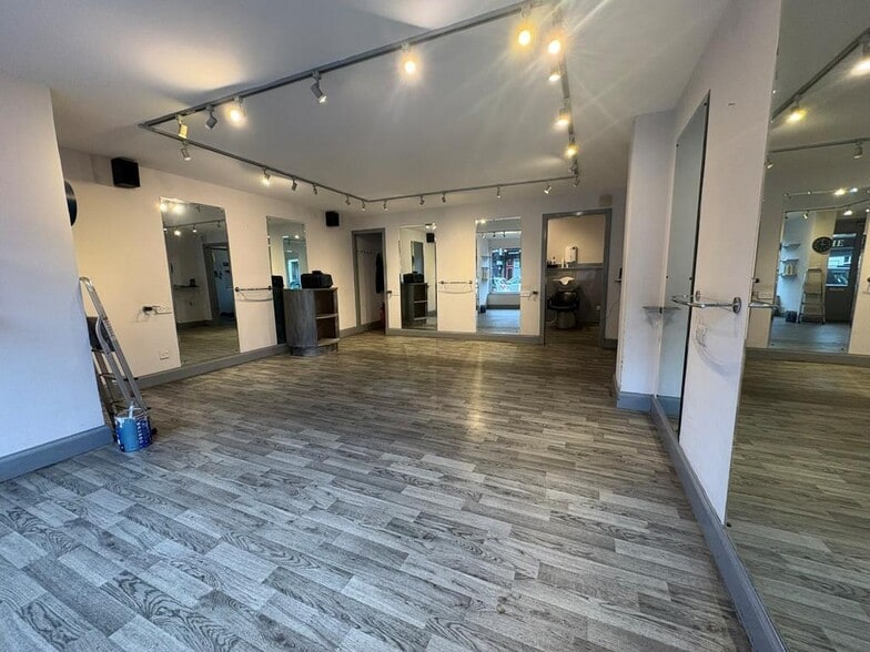 18 High St, Bonnyrigg for lease - Building Photo - Image 3 of 10